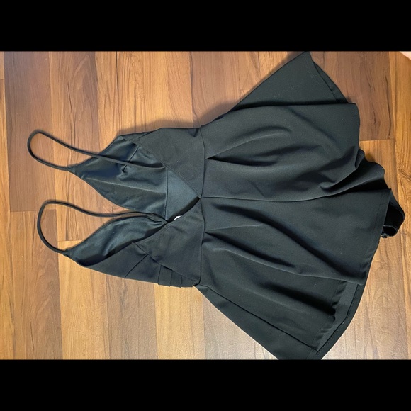 Cute black romper dress size small - Picture 3 of 5
